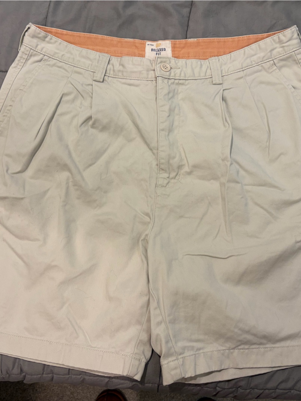 Relaxed Fit Men's White Flat Front Shorts